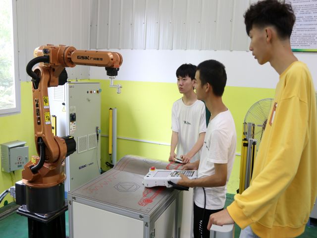 机器人操作 (2).jpg